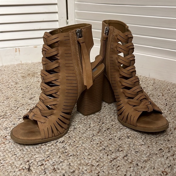 Target heels - Picture 2 of 3